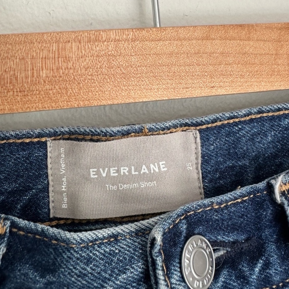 Everlane • The Denim Short in Organic Cotton with Raw Hem - Picture 5 of 5